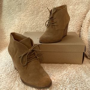 Women’s Lucky Brand suede wedge shoe